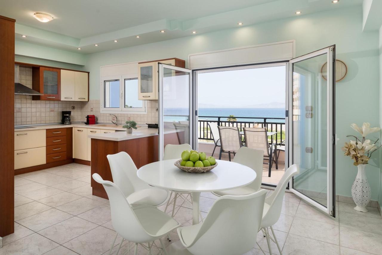 White&Blue Luxury Suites Іялісос Екстер'єр фото