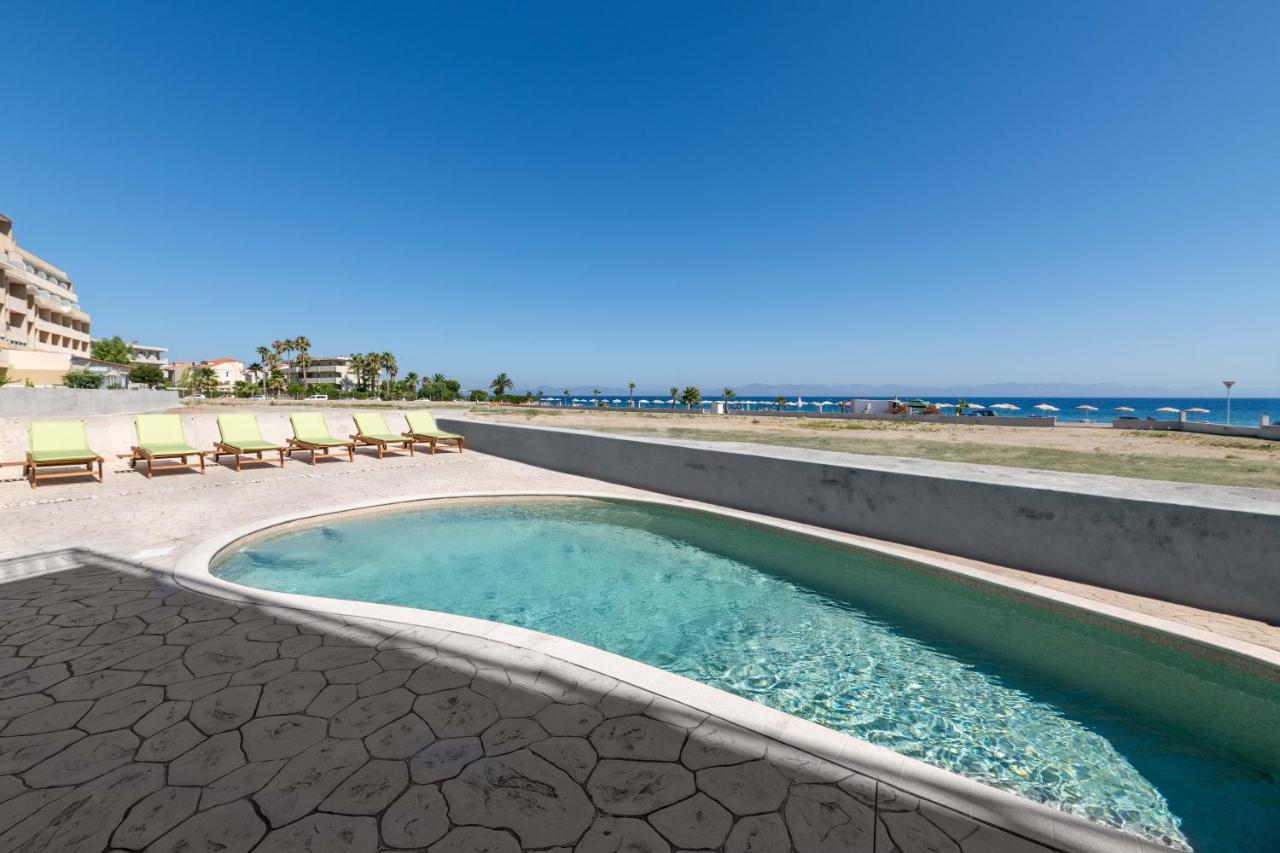 White&Blue Luxury Suites Іялісос Екстер'єр фото