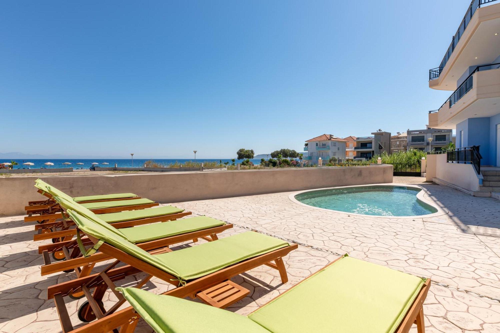 White&Blue Luxury Suites Іялісос Екстер'єр фото