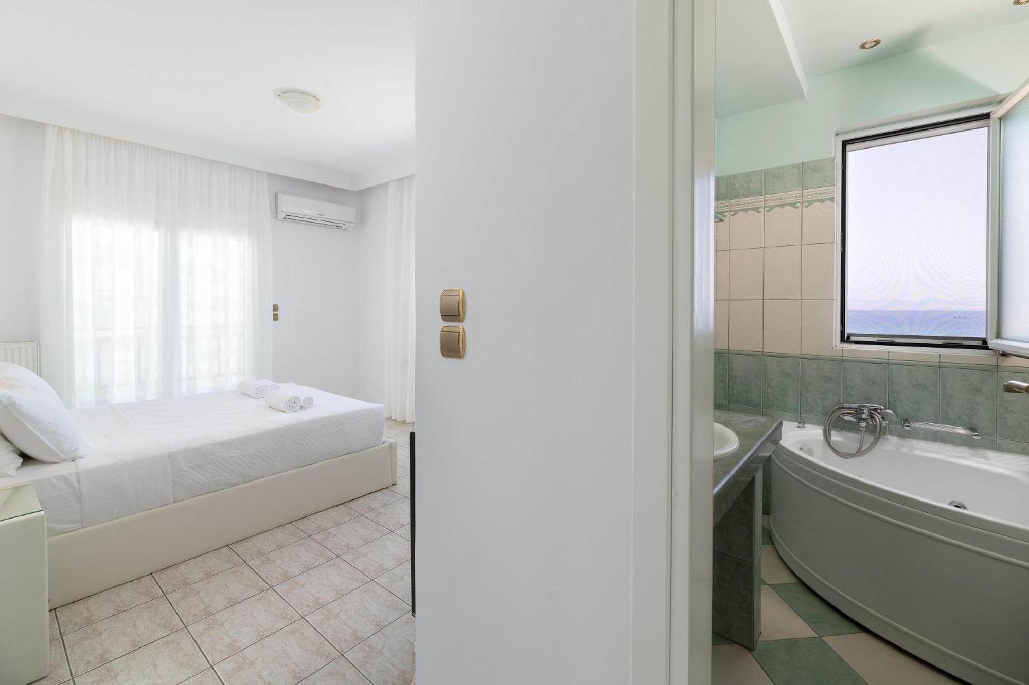 White&Blue Luxury Suites Іялісос Екстер'єр фото