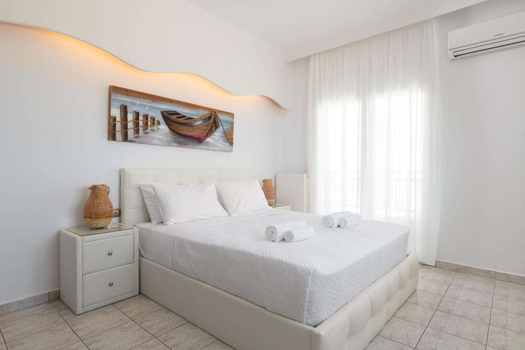 White&Blue Luxury Suites Іялісос Екстер'єр фото