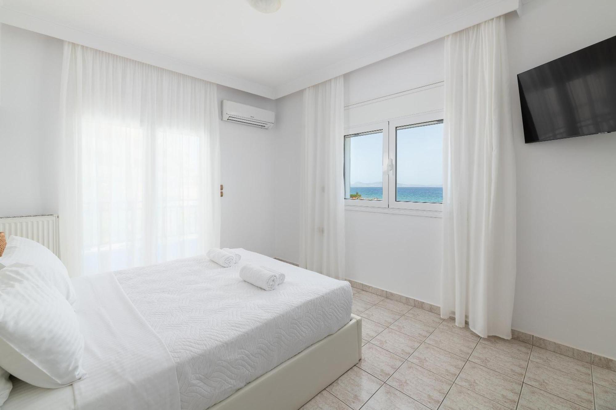White&Blue Luxury Suites Іялісос Екстер'єр фото