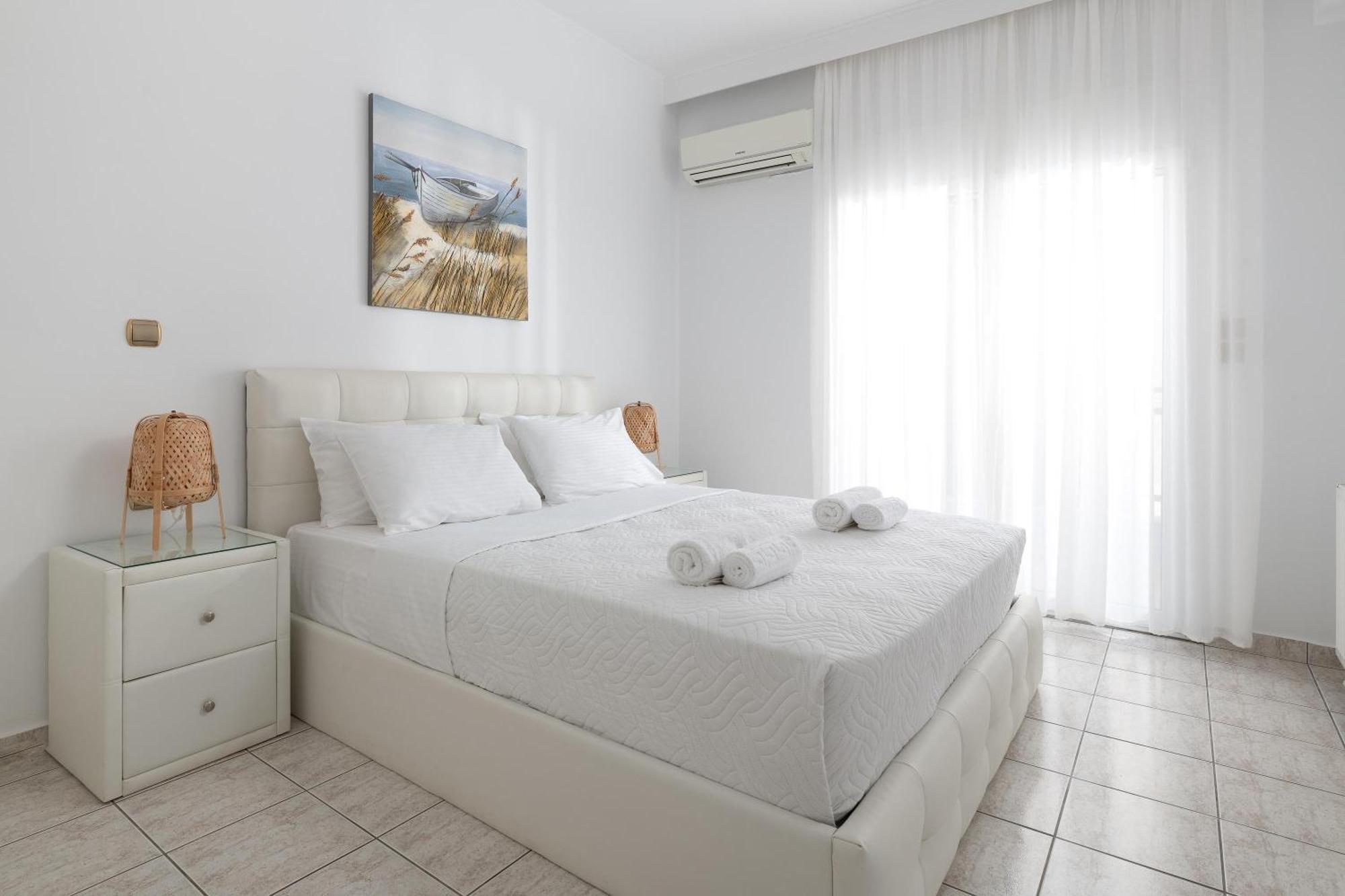 White&Blue Luxury Suites Іялісос Екстер'єр фото