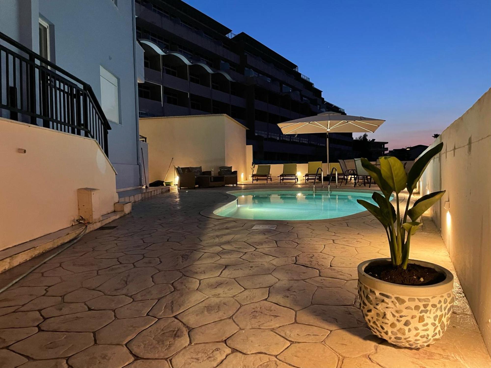 White&Blue Luxury Suites Іялісос Екстер'єр фото