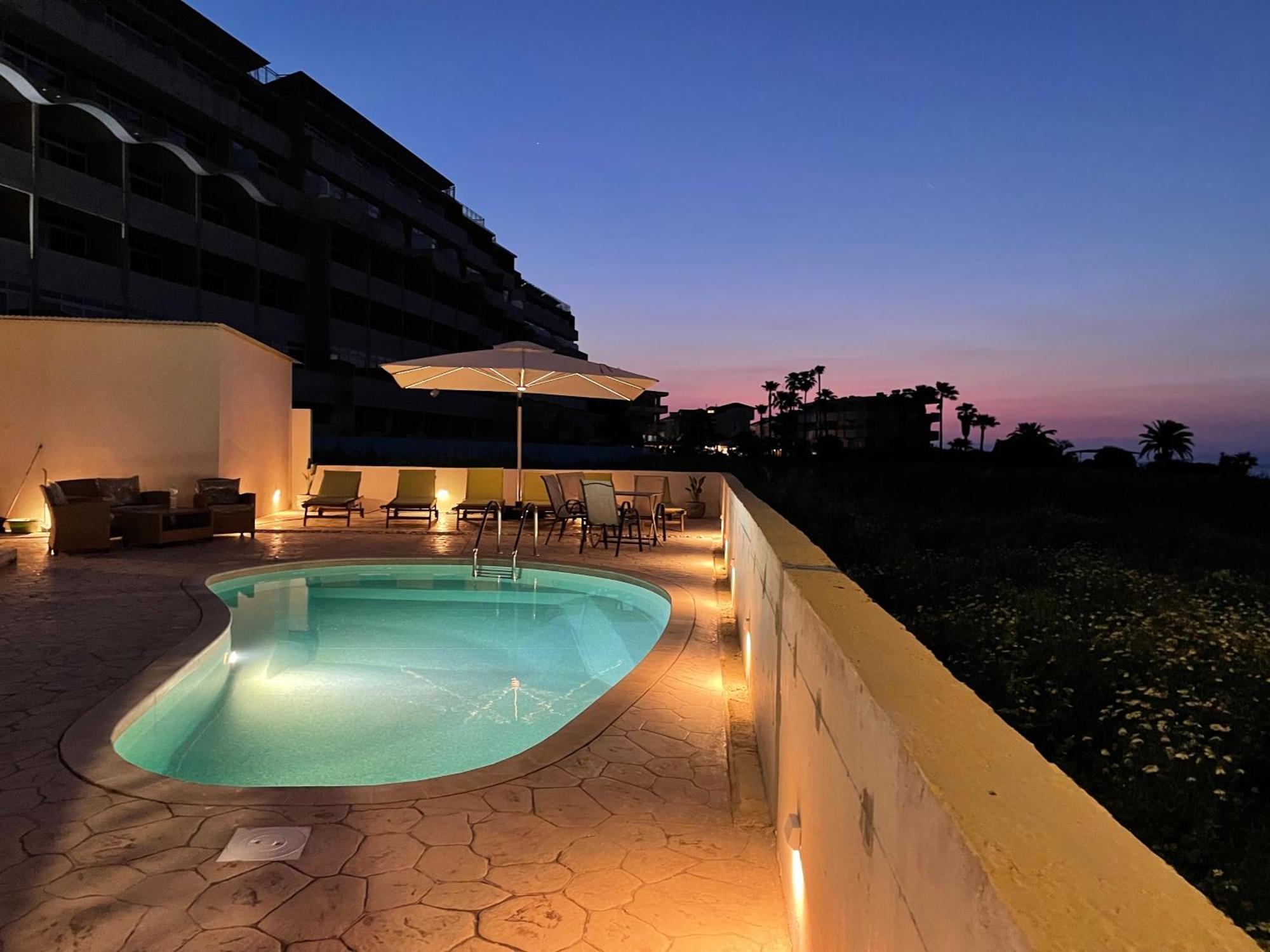 White&Blue Luxury Suites Іялісос Екстер'єр фото