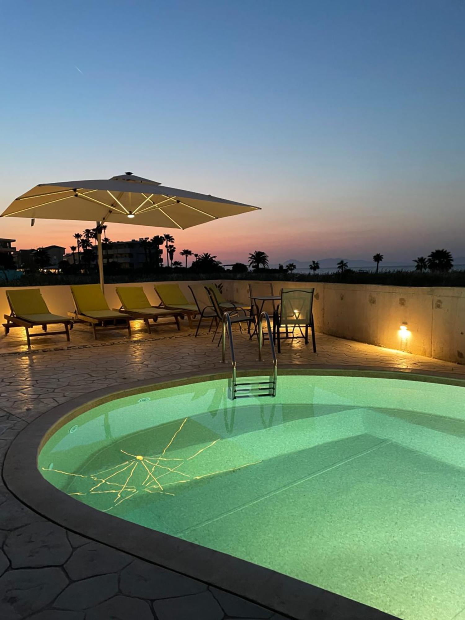 White&Blue Luxury Suites Іялісос Екстер'єр фото