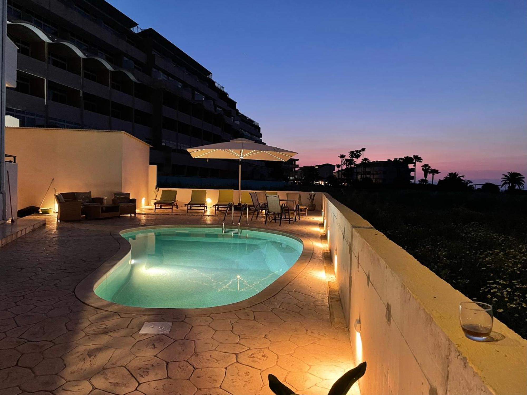 White&Blue Luxury Suites Іялісос Екстер'єр фото