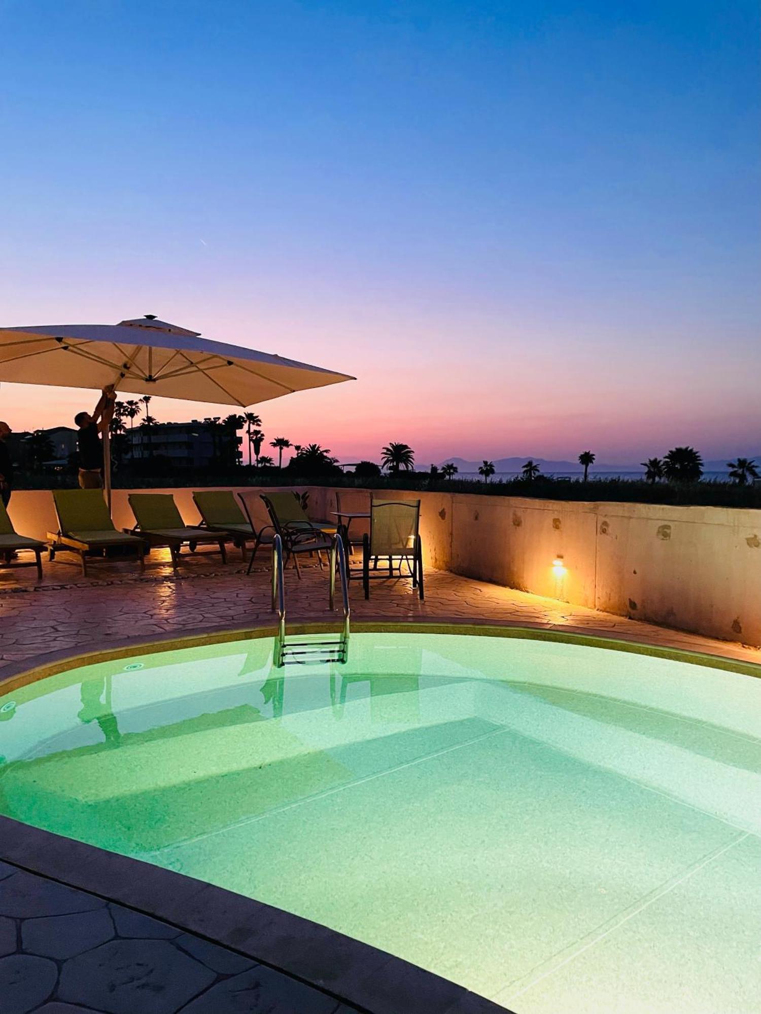White&Blue Luxury Suites Іялісос Екстер'єр фото