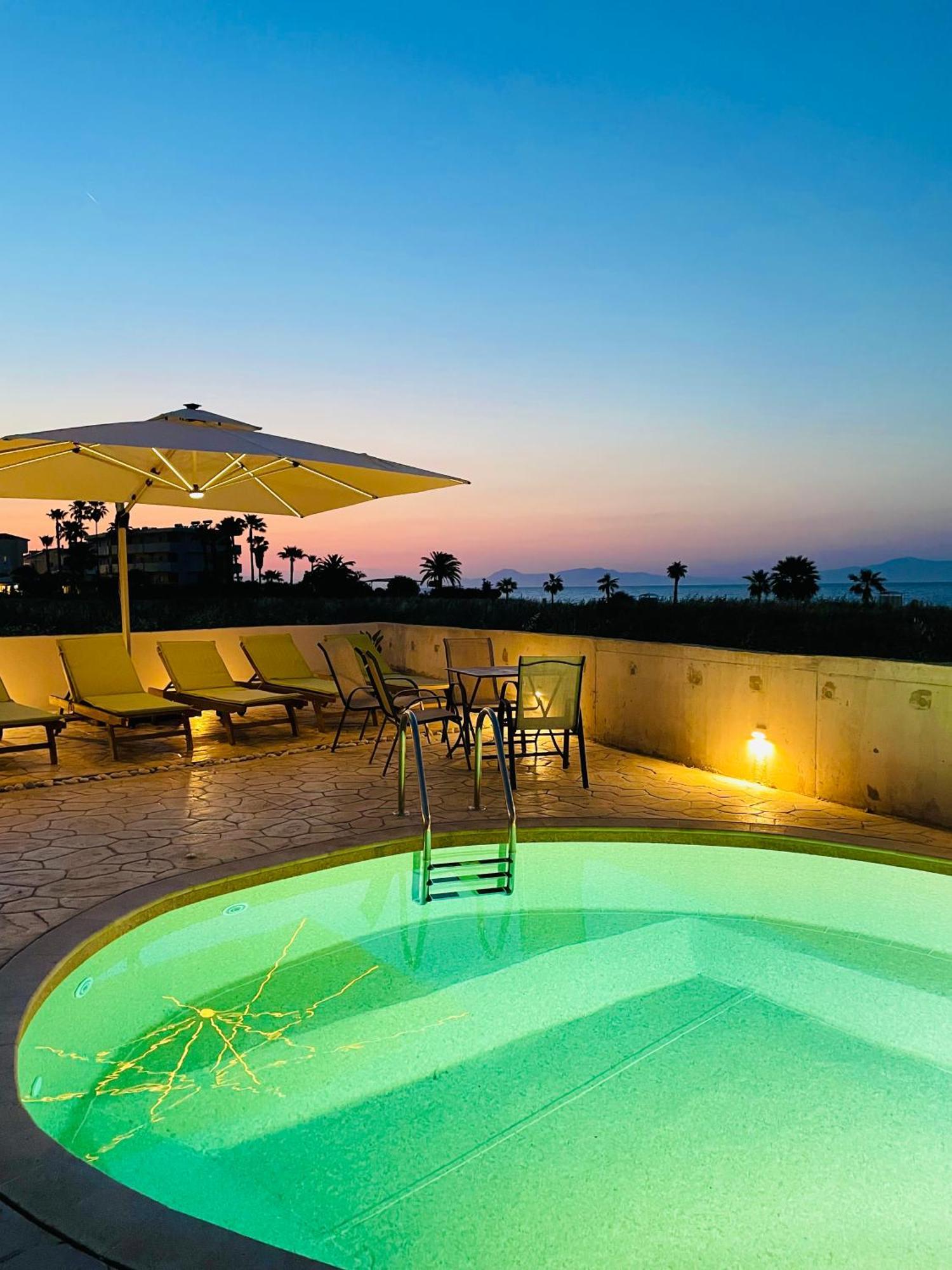 White&Blue Luxury Suites Іялісос Екстер'єр фото